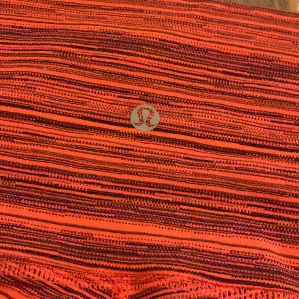 Lululemon tights. Tag removed. See photos for measurements.